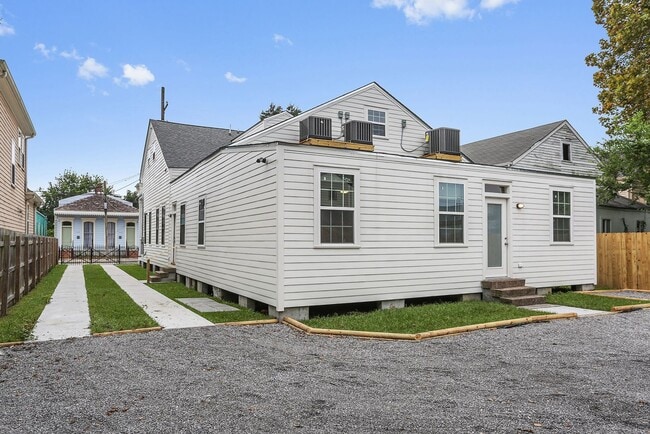 Building Photo - 2123 S Liberty St