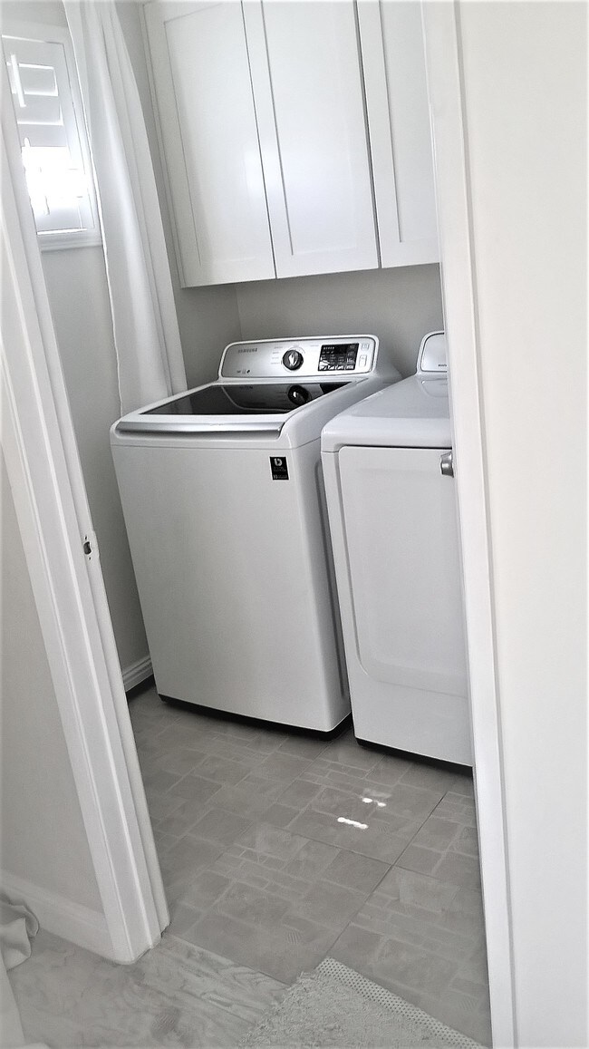 Laundry Room - 1040 N Gardner St