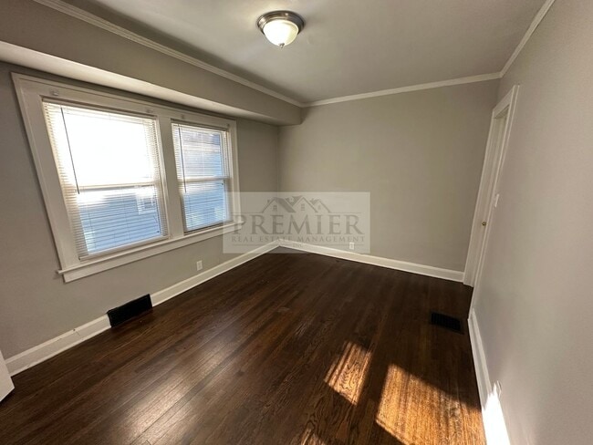 Building Photo - 5830 Tracy Ave