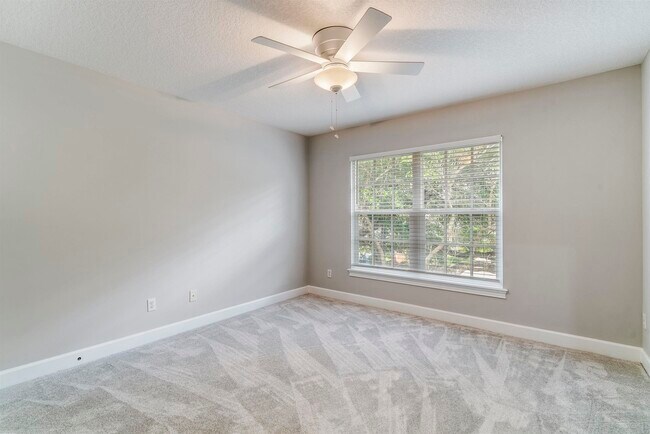 Building Photo - 206 2nd St