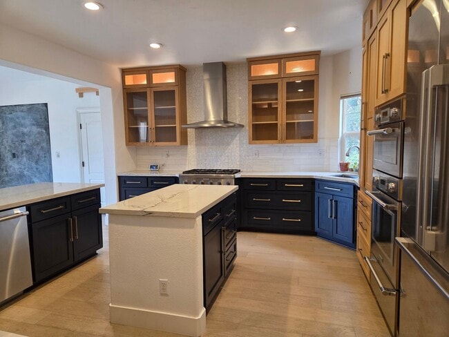 Building Photo - 5 Bdrm, 4 bath home located in Highland View Community off Silva Valley