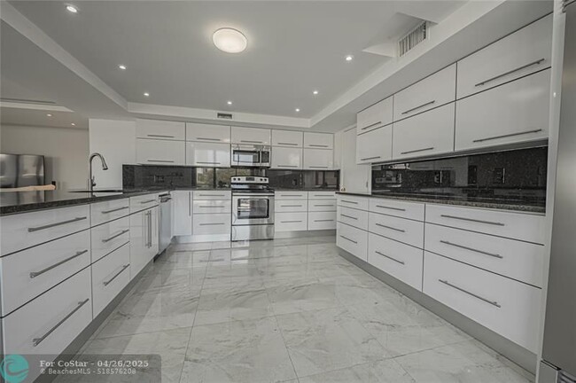 Building Photo - 468 Golden Isles Dr