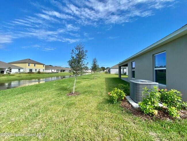 Building Photo - 1210 Dania Cir