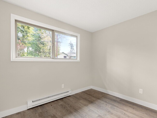 Building Photo - Single-family 3 bedroom home available for...