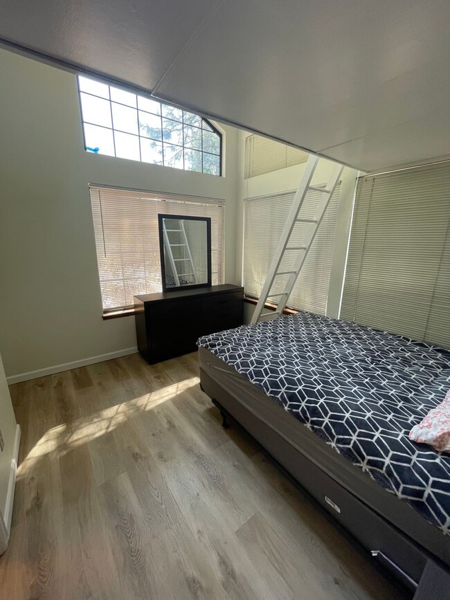 Building Photo - FULLY REMODELED 2 Bed 2 Bath  condominium ...