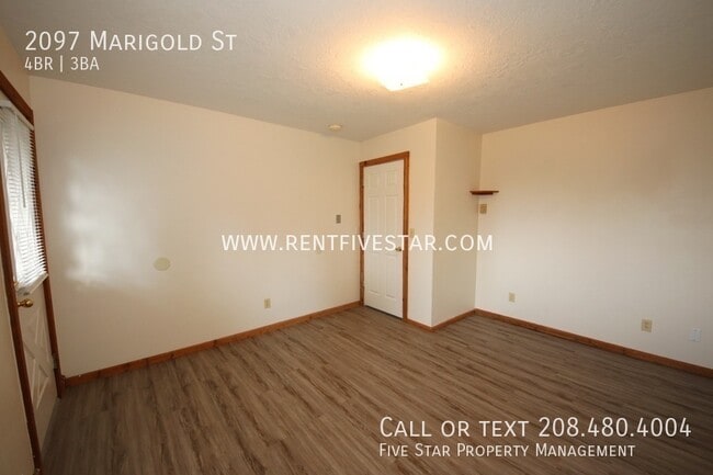 Building Photo - 2097 Marigold St