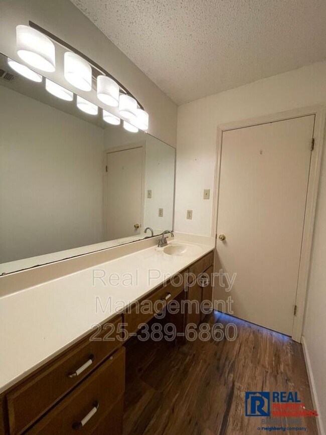Building Photo - Townhome: Quail Hollow (25% OFF FIRST MONT...