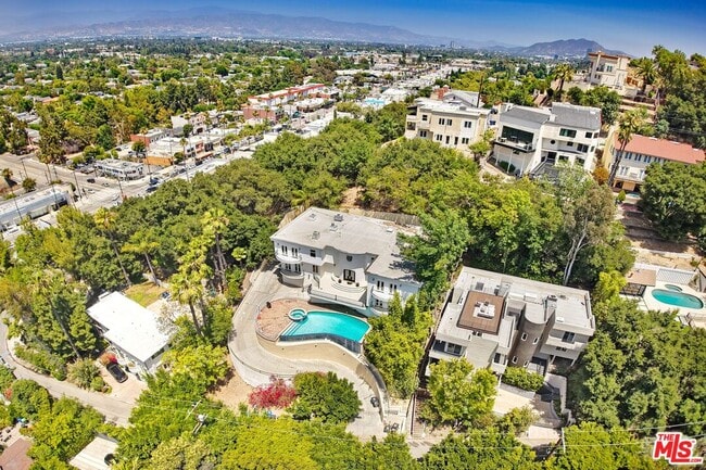 Building Photo - 4156 Sunswept Dr