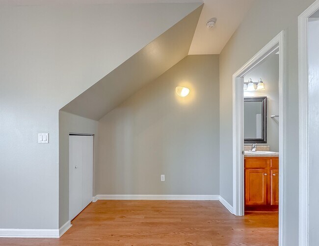 Building Photo - 1988 Green Castle Ln