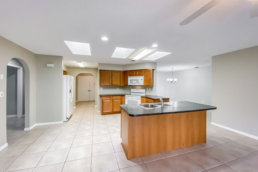 Building Photo - 8553 Bridgewater Dr