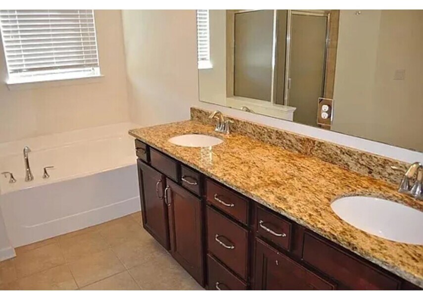 Building Photo - 6830 Rocking Horse Ln