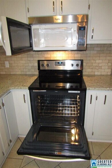 Building Photo - 1004 Woodland Vlg