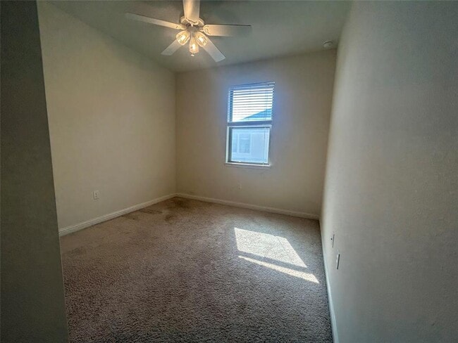 Building Photo - 13800 Lyndhurst St