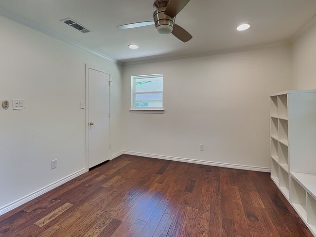 Building Photo - Style, Space & Sophistication in the Heart of Overton West!