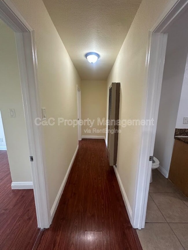 Building Photo - 1143 W 91st St