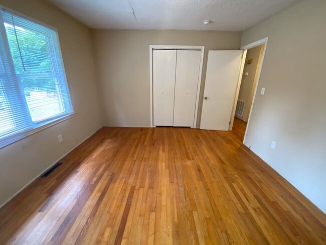 Building Photo - 106 Cantrell Dr