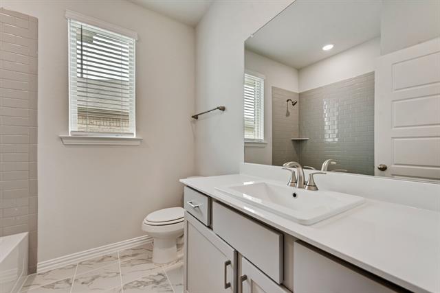 Building Photo - 3404 Riverlawn Dr