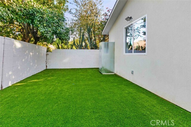 Building Photo - 6844 Cedros Ave