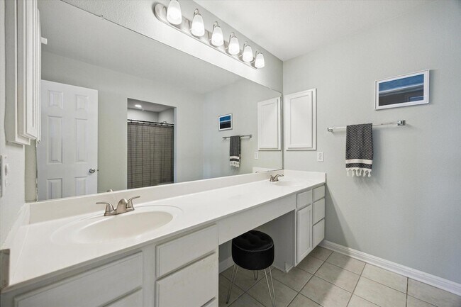 Building Photo - 1116 Collinwood W Dr