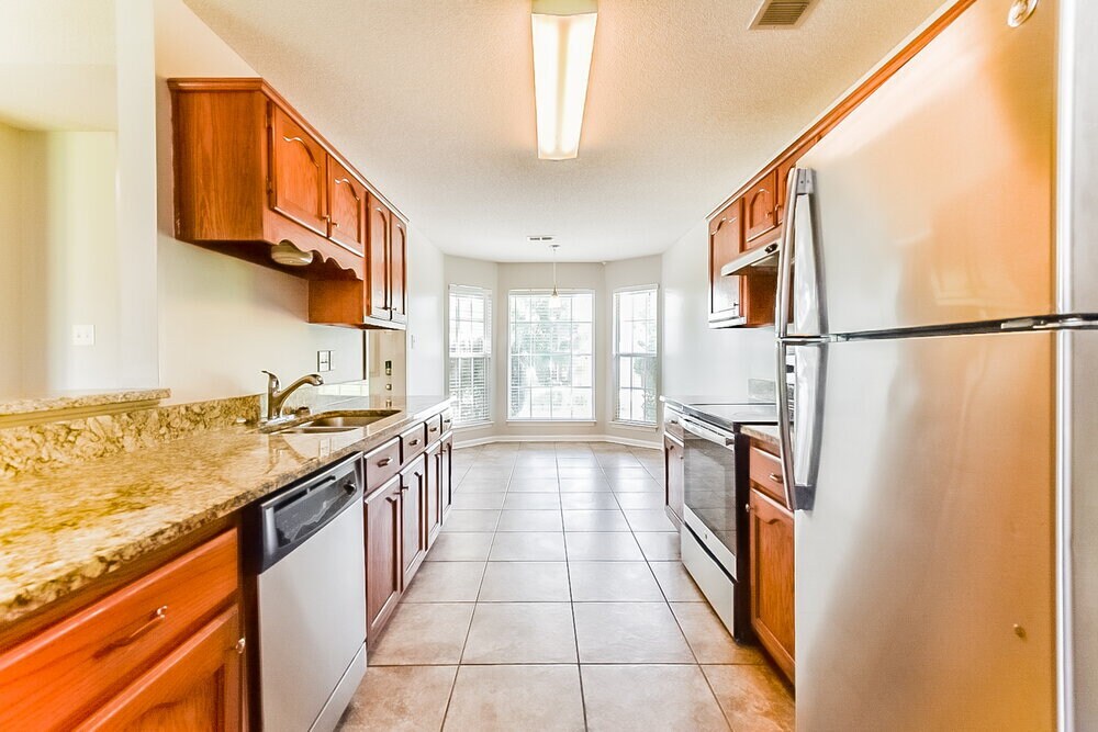 Building Photo - 7845 Sarah Ann Dr S