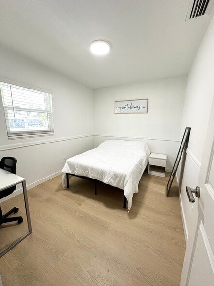 Building Photo - 4611 N Eddy Dr