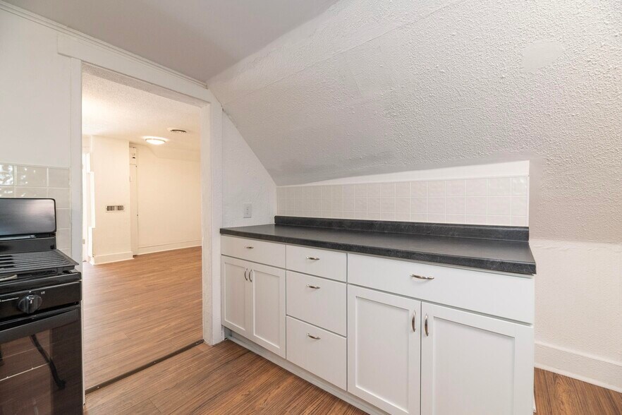 Kitchen - 1221 Wells Pl