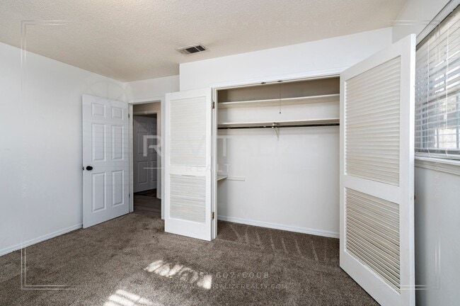 Building Photo - Immaculate 3BR / 2BA Home in Carriage Hills