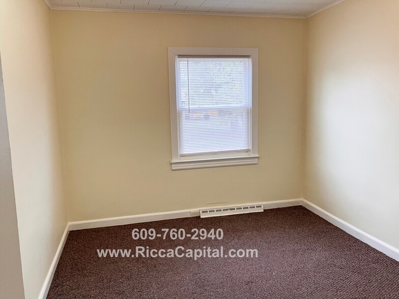 Building Photo - 308 13th St