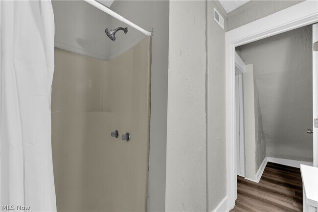 Building Photo - 3607 Sackett Ave