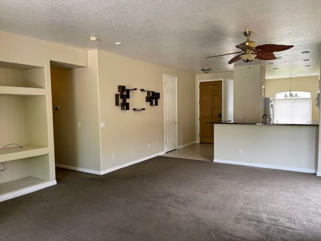 Building Photo - Beautiful 3 Bedroom Home in Coral Canyon!