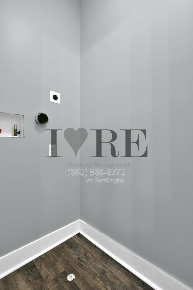 Building Photo - 429 E Mithoff St