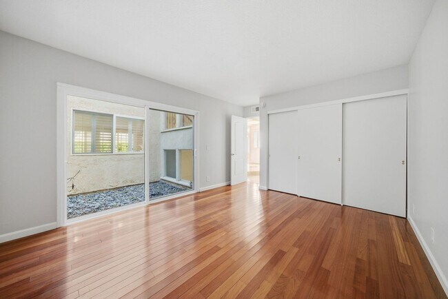 Building Photo - Beautifully Updated 5 Bedroom Woodbridge Home with Pool and much more!