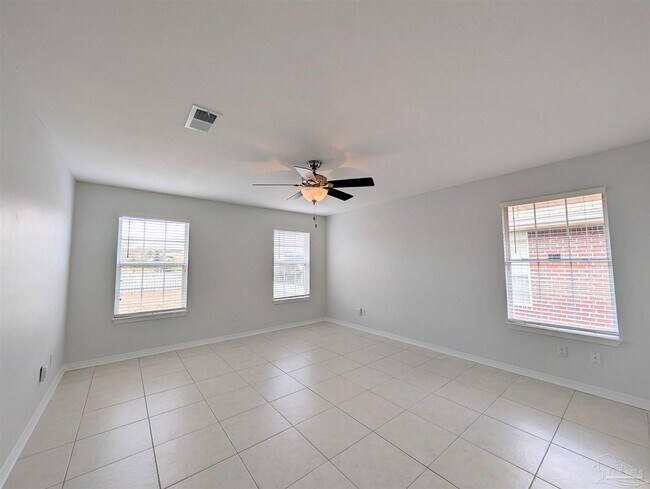 Building Photo - 28 Easton St