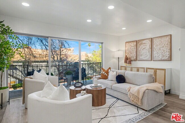 Building Photo - 14850 Hesby St