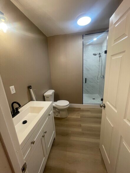 Building Photo - 7571 Frazer Dr