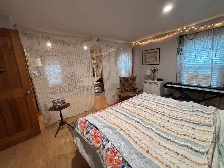 Building Photo - 98 Forge Village Rd