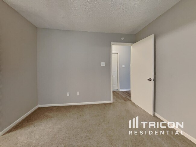 Building Photo - 3434 Deer Valley Dr