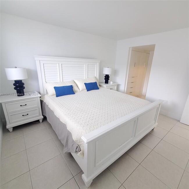 Building Photo - 401 Ocean Dr