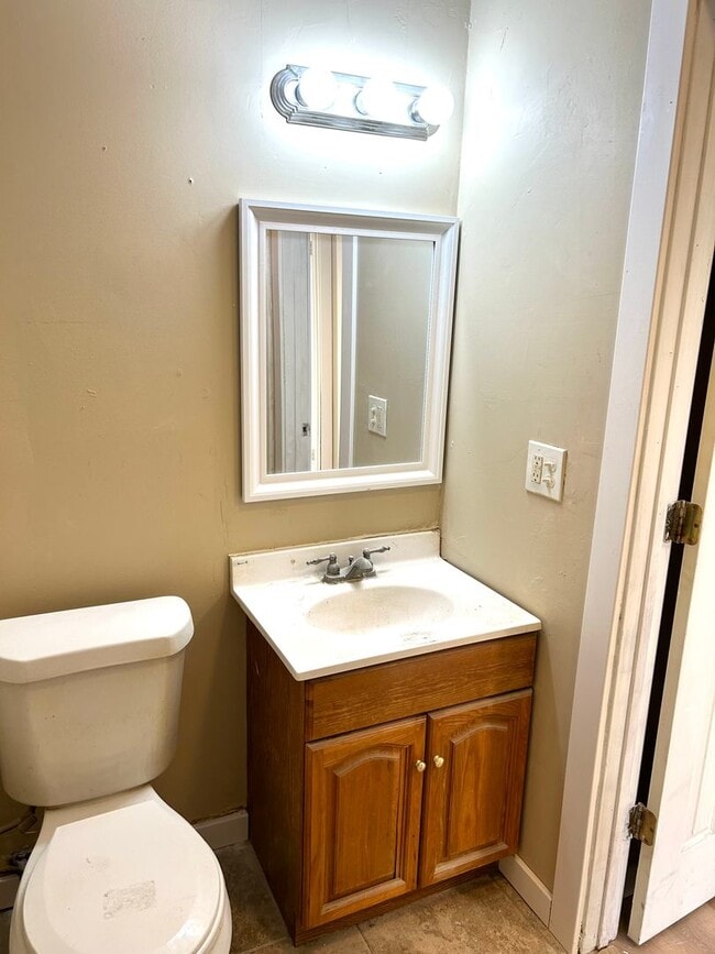 Building Photo - Cute Home, Close to Fort Riley