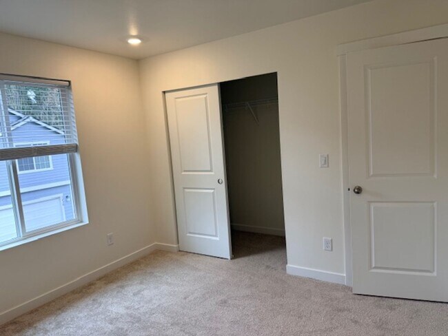 Building Photo - Elegant 4-Bed, 4-Bath 3-Story Home with Gourmet Kitchen & Private Backyard