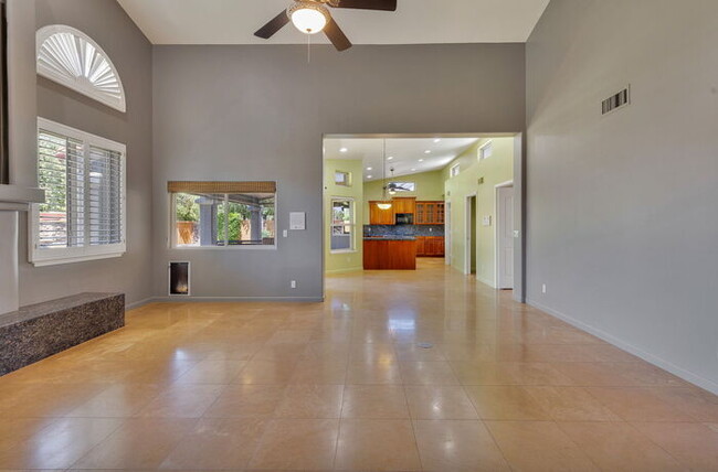 Building Photo - 1307 E Treasure Cove Dr
