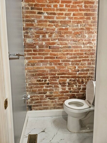 Building Photo - 908 S Hanover St