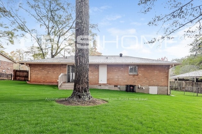Building Photo - 8154 Huntington Dr