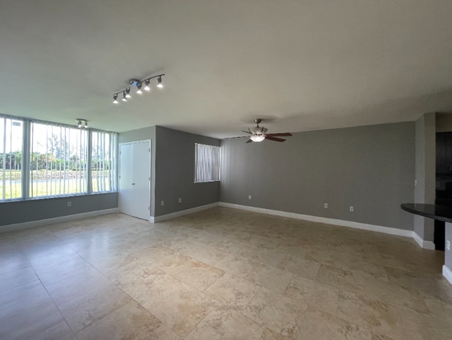 Building Photo - 2871 N Oakland Forest Dr