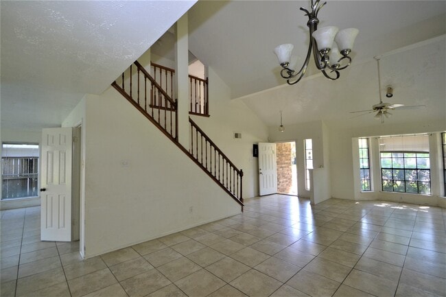 Building Photo - 12410 Meadow Briar Dr