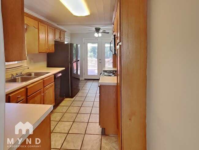 Building Photo - 3021 Watts Dr