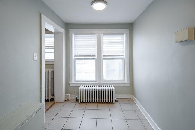 Building Photo - 1327 1st St