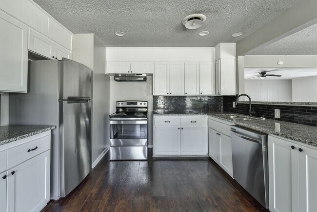 Building Photo - 4-Bedroom Home in the Heart of Killeen