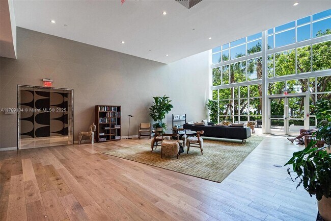 Building Photo - 2020 N Bayshore Dr