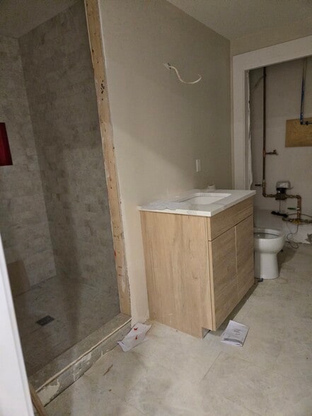 Building Photo - 114 E Side Pky